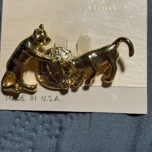 Vintage Primavera Gold Tone Cat Brooch